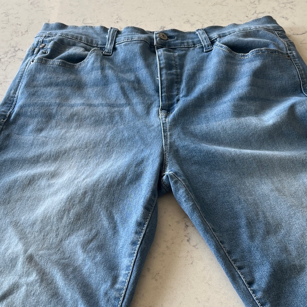 Curve Appeal Pair of Light & Medium Wash Blue Denim Jeans size 14 - Picture 8 of 14